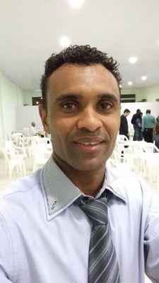 Sou apaixonado por futebol, pizza e praia; mas acima de tudo AMO DEUS