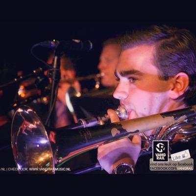 douwesoms's profile picture. Wanneer men de goudvis aan zijn staart pakt, zal men het kopje laten vliegen!