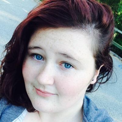 I'm 17 years old, I was born in the UK. I like to hang with my friends, i love to sing, i love riding horses xD