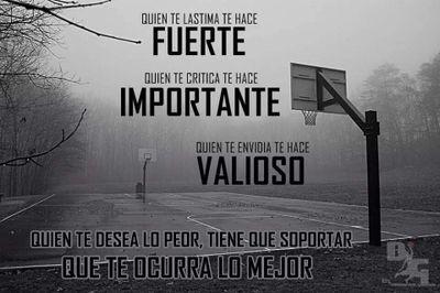 Me siento tan solo, te fuiste y me dejaste con todo el amor que tengo por vos