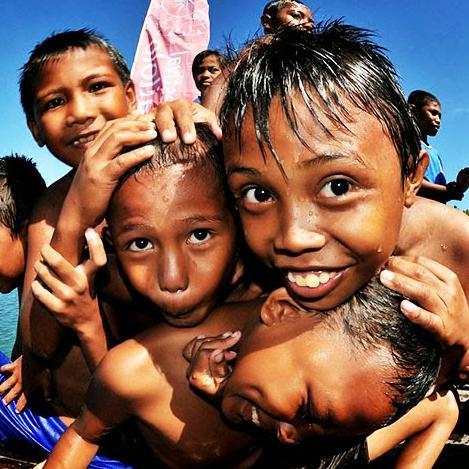 Disini kamu boleh 'Minta Bantuan' apa saja ke siapa saja, mention @bantubeta dan kita akan carikan kamu bantuan #bantubeta