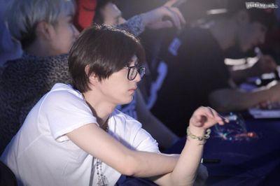 อันยองงงงงง ผมจาง ฮยอนซึงบอท บอทแสนสวยที่สุดในปฐพี(?) ผมเป็นคนยังไงน่ะเหรอ....คึ! ไม่บอกหรอก ถ้าอยากรู้ก็ฟอลมาสิ *ยักคิ้ว* 02/12/13