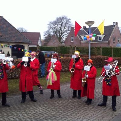 Broamps kabaal een gezellige club mensen die het geweldig vinden om muziek te maken