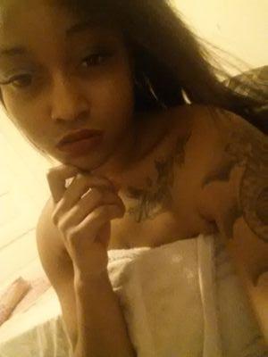 Request me on Facebook : Almiee IttyBitty'Ass Williams | Bisexual | Single Life ☺️