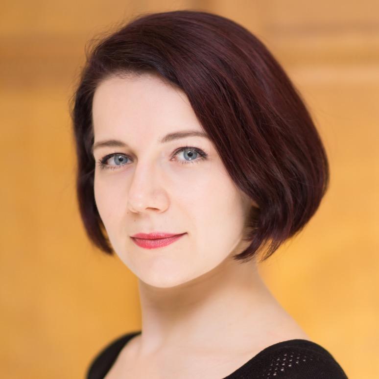 Soprano, Daughter of pianists, Lover of opera and coffee @tmuziekfrascati, @deutsche_oper
