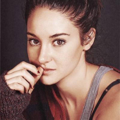 Born Divergent,serenity is meant to be luxurious.Once the luminosity of justice reveals the smoke,the sparks of rebellions ignites along. ´#DivergentRP/6