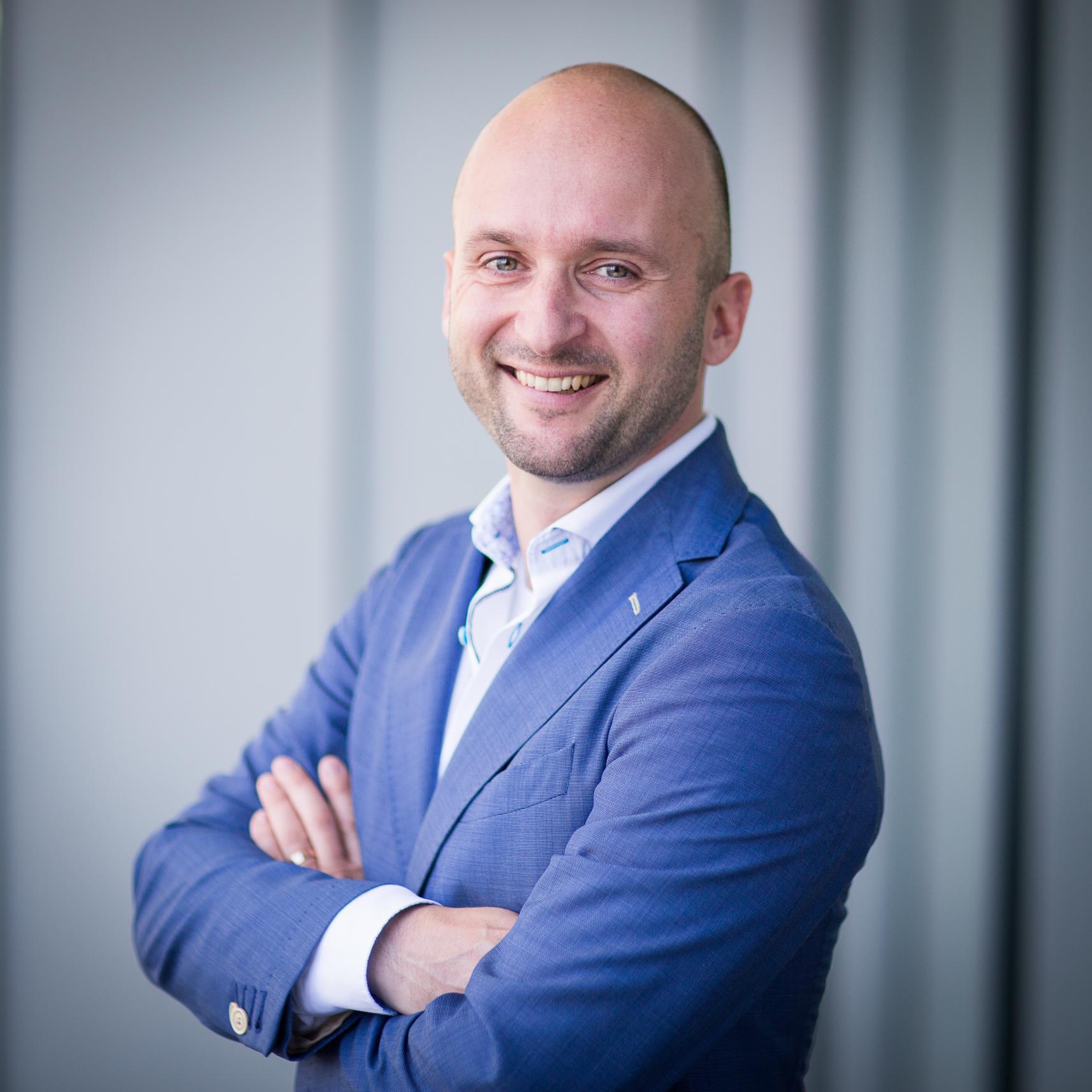 Wil zorginstellingen sneller, beter en slimmer laten werken. Combineert instrumentele stuurinformatie met continu verbeteren van teams en ketens