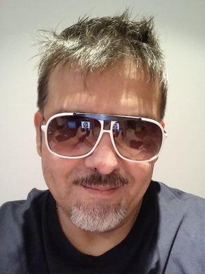 Naci alla ahora estoy aca pero no se donde mas estaré de momento muy bien por aqui.muy contento.