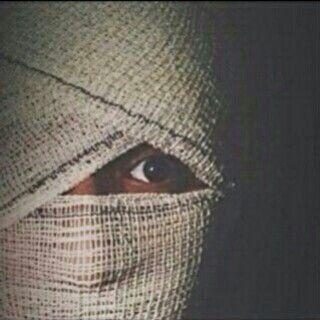 ‏كاتب ، بعيد عن عالمكم أشد البعد ..