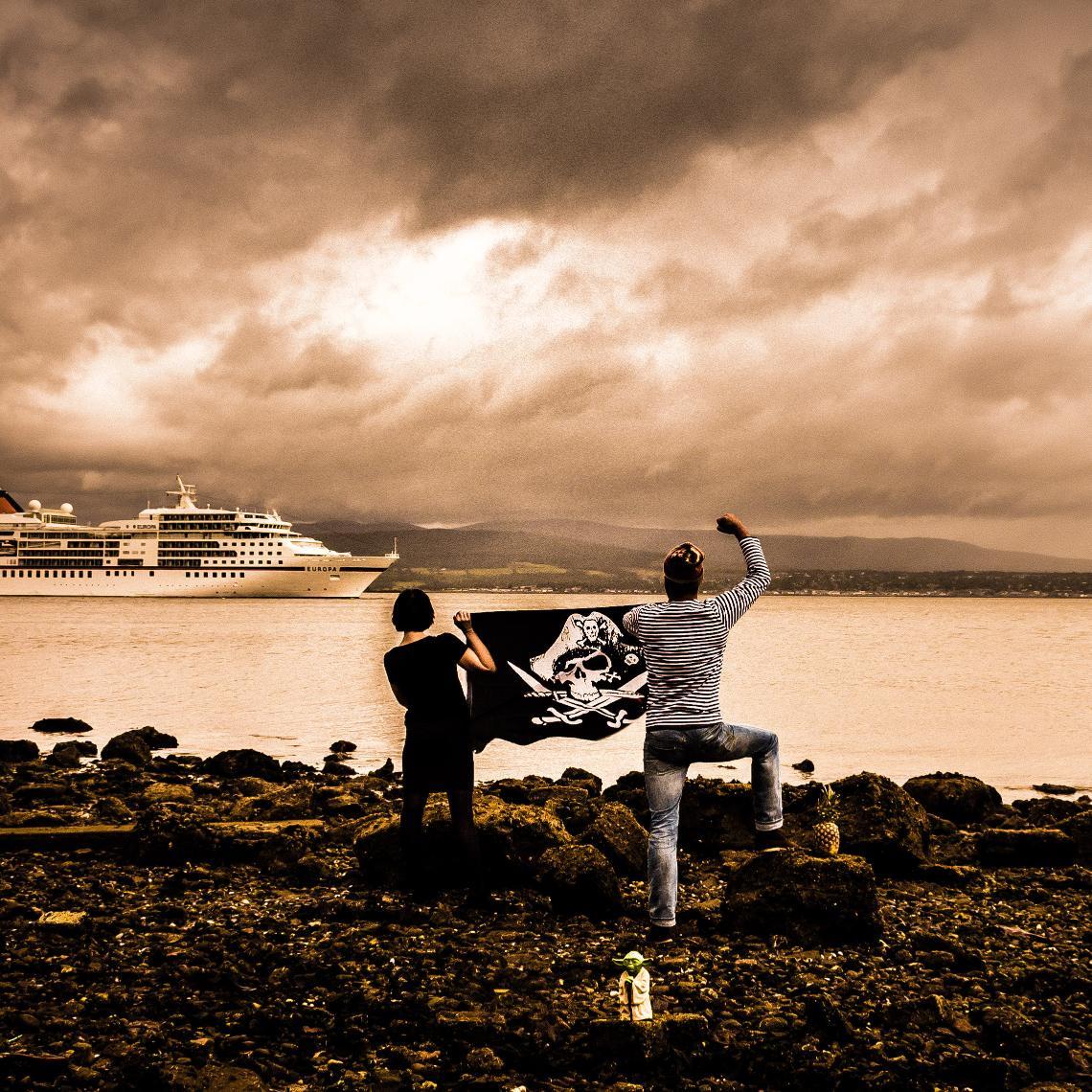 Purveyors of Art, Unique gifts and cards from our Gourock Gallery....and we do a bit of Sottish Landscape Photography too