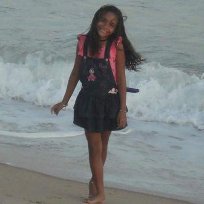 ana_kb5's profile picture. Oi Oi gente. -Kefera Buchmann