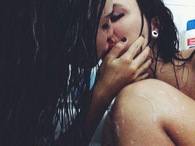 18 | bisexual | descriptive rp | baby girl | submissive | horny