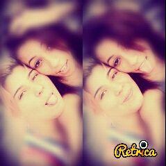 Espelho meu, espelho meu
O sonho da invejosa é ser mais linda do que eu
Espelho meu, espelho meu
Por favor, conta pra ela que a beleza foi Deus que me deu