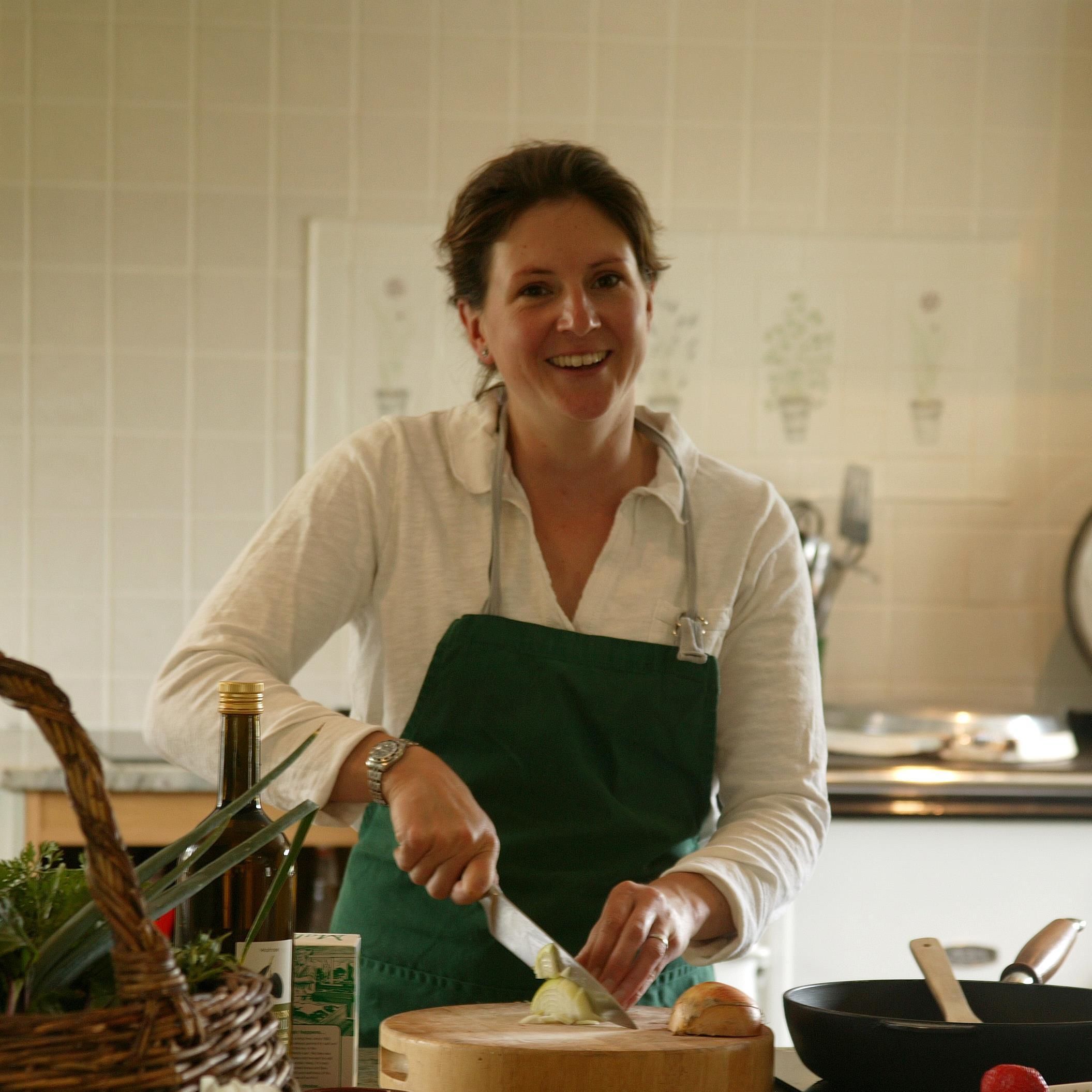 Rural and quiet luxury Bed and Breakfast, two miles from Swindon, small meeting room for up to 12 people.  Home cooked food from the garden & farm when possible