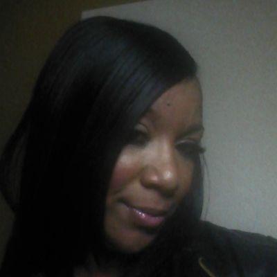 just a simple woman who deal with few..but if I deal with you Im going to be true 100%... living my life to the fullest...