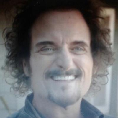 VandelOlmo's profile picture. Desde que me llaman boomer uso el teletexto