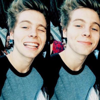 follow @yeahcliffford beacause she gave you this free follow or you will get unfollowed/blocked