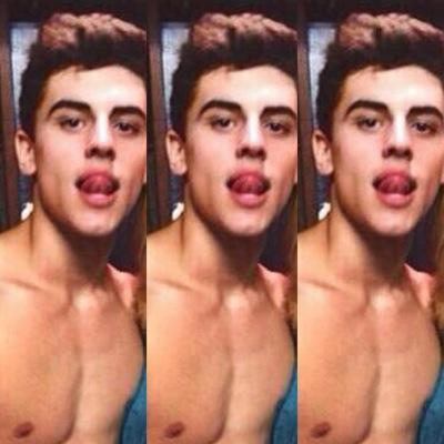 keatsbitch's profile picture. just retweet it. c'mon, you can.