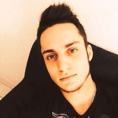 mètre de ma vie , rien ni personne peut m arrete je serrais mètre de moi même  j avence toujours pour crée mon avenir !