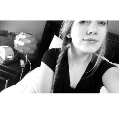 I like bands. Instagram: kyliee.young