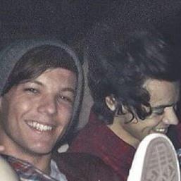 Grupo de Larry Shippers no wpp, os melhores estão lá haha, quem quiser entrar no grupo manda um tweet para a @ForKidrauhll que ela te coloca lá ❤