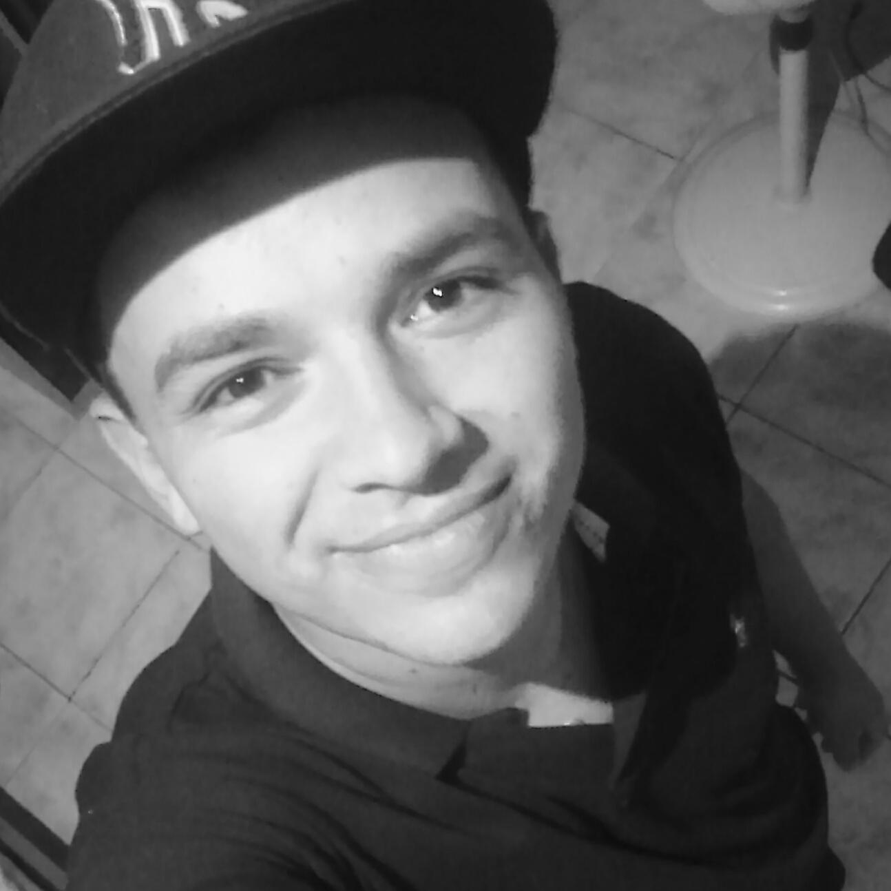 eu sou o Rubens, e tenho um Twitter, mais não sei mecher nisso (y), é isso ae, Valeu, Falou!