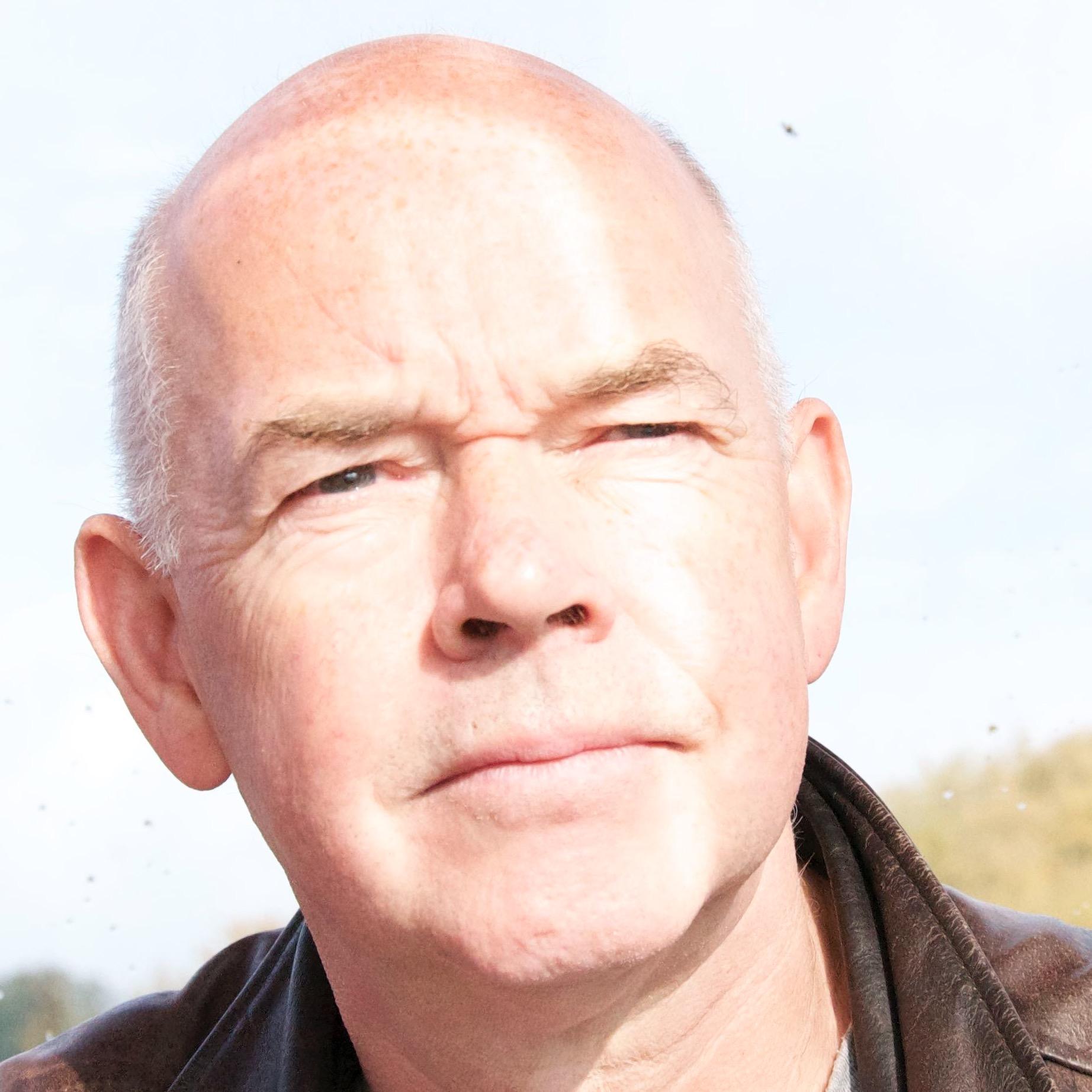 Manueel therapeut E.S., GZ-Haptotherapeut en onderzoeker