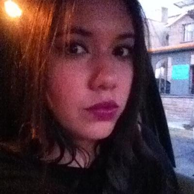 Estudiante de Leyes, pero Fashionista de corazón!!.. :3 Soy una amiga muy fiel y siempre cuenta la gente conmigo.