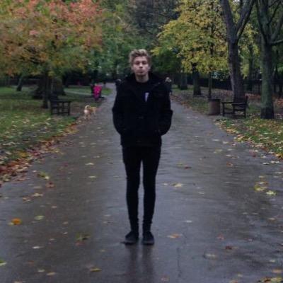 to support 5sos through thick and thin ❌it'd be cool if you followed @biancAshtonX