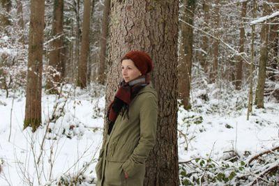 Loves books, reading, nature, music, nice food, cooking and a decent cup of tea ... :)