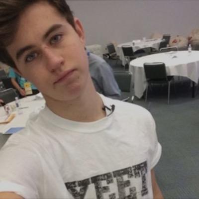 Follow @quitenash and turn on her notifications ( TWEET PROOF ) and she will dm you to Nash Gri