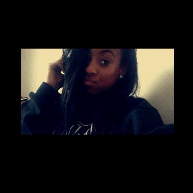 queen b.
