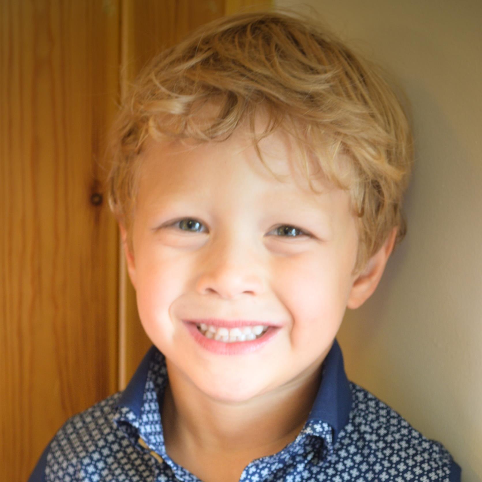 'Team Ari' fundraising for 3 charities close to all our hearts- CLIC Sargent, Rainbows Hospice & The Ryan Lee Trust in memory of a beautiful & brave boy Ari ❤️