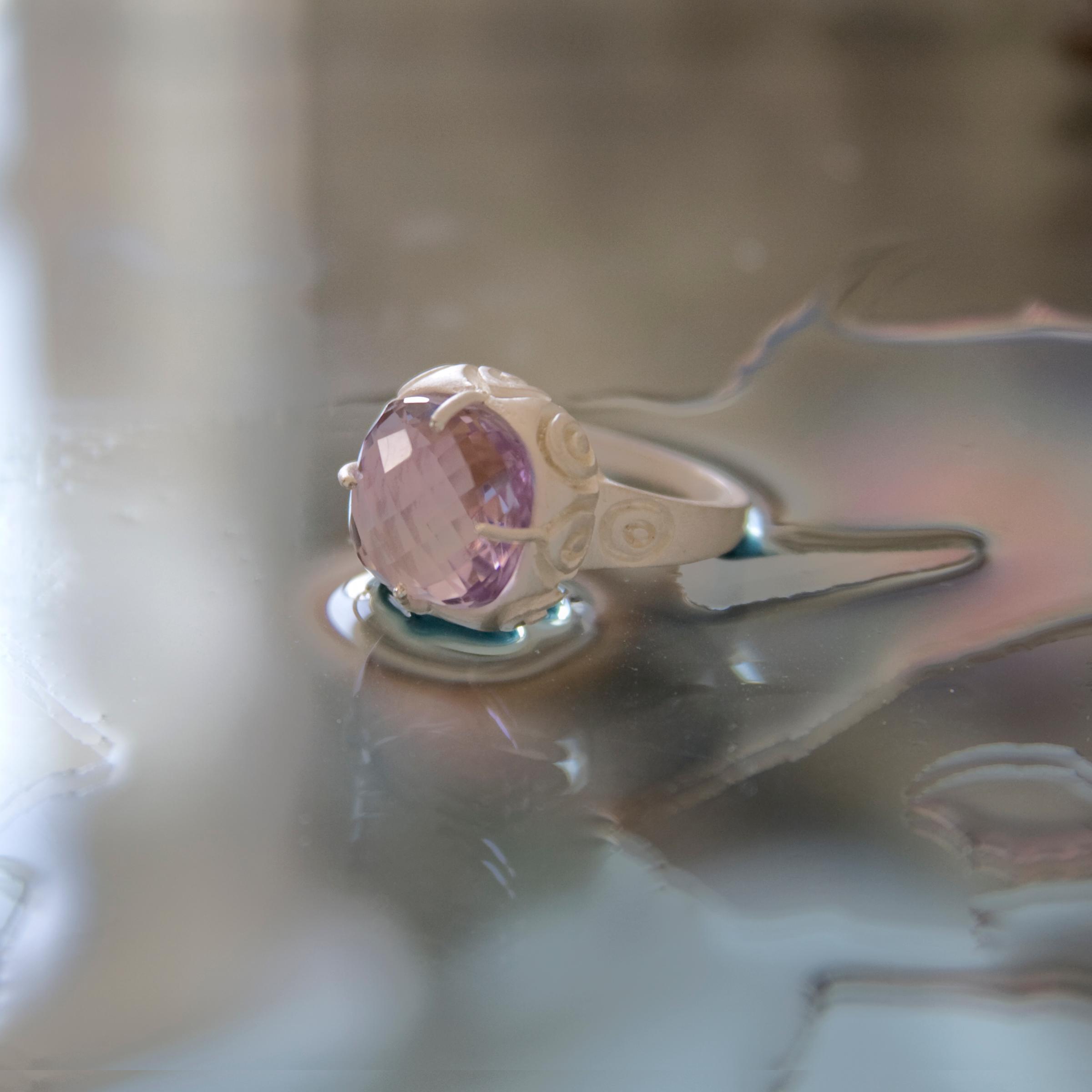 I design original and unique pieces of jewellery. My aim is to stay as original as possible!
