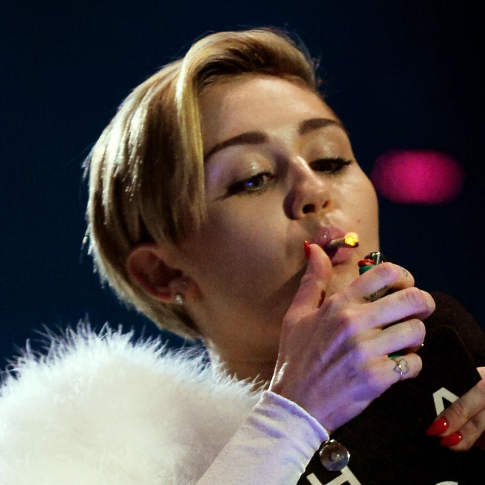 Revendo maconha. Encomendar com @justinbieber.