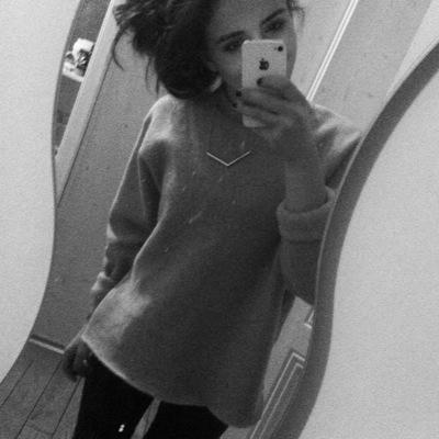 jefaustine1's profile picture. elles ont peur de l'orage mais rêvent toutes d'un coup de foudre