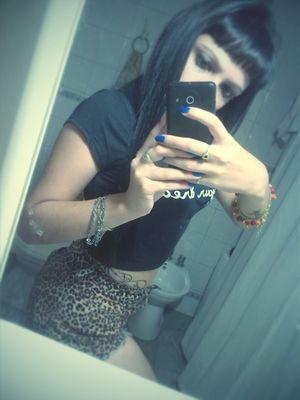 *. Fumemos uno y hagamos el Amorr re locos , soy del granate desde que estaba en la cuna♥esconder la herida no significa que no duela no te habla,no le importas