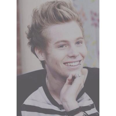 omllukeee's profile picture. i like this band, they do weird shit sometimes.