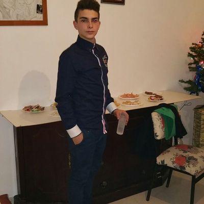 16 añeles ... divertiido, bueno, y cincero...Breaack y WeeD como formaa de vida...    fiiiesteeRo atoopee; $ Y