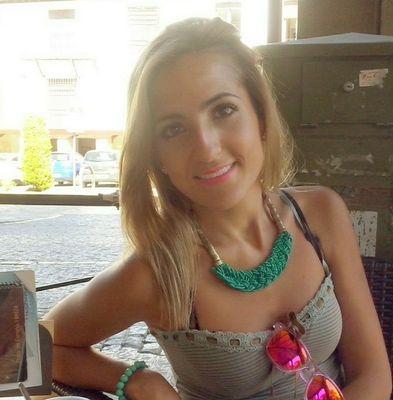 Enfermera, enamorada de mi profesion. Máster de farmacoterapia. Solo se vive una vez, pero si lo haces bien es suficiente ;)