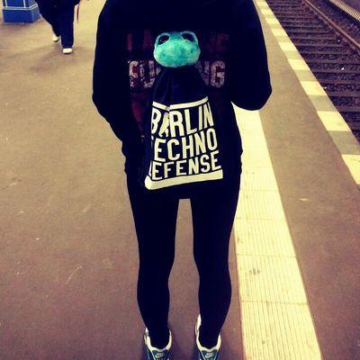 gepierct, taettoowiert, qetunnelt, hard techno, Gabba, Hardcore, shuffle, taenzerin, kosumentin, menschenhass ❤