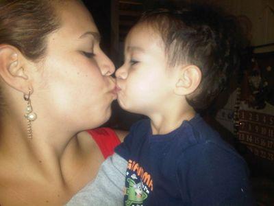 Feliz con mi familia, amando inmensamente a mi hijo y a mi esposo
