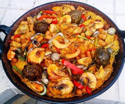 Paellas para Eventos. 
Preparadas en el lugar y con Auténtico Azafrán!!! Más de 22 Ingredientes hacen de ésta, una Excelente Paella.
Lúcete con tus invitados!