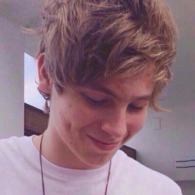 hi cutie, go follow @deepthroatmuke please ilysm