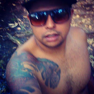 Membro dos illuminati..
Pai da Julia e do Miguel.
Tamo ae 😆😎