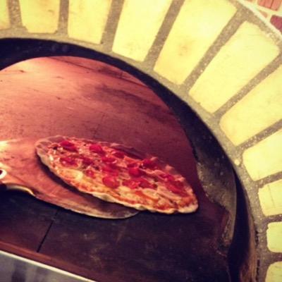 Las mejores pizzas Italianas, pizza NAPOLITANA y pastas frescas hechas en RD. Ave Bolivar 217 antes de la lincoln! 809.565.8880 DELIVERY