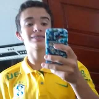 eeh bf, fez twitter q gracinha, te amo taa, bjss @caralheother