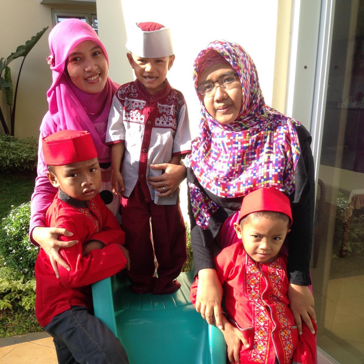 Progam ini wujud kepedulian yang dirajut bersama untuk memberikan kasih sayang dan pendidikan kepada anak yatim dan dhuafa' seperti kepada buah hati sendiri.
