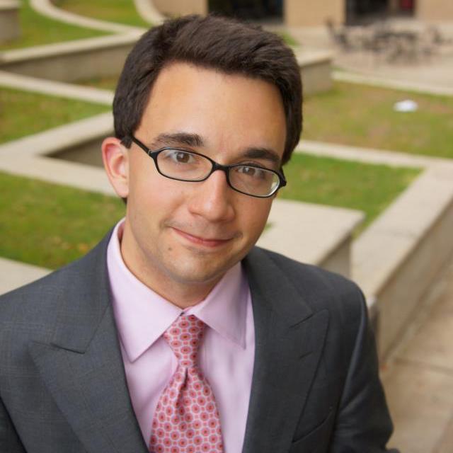 Communication coach, workshop leader, creator of 5X5 Communication Method, law student, and sportcoat enthusiast