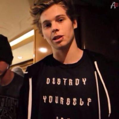 @Luke5SOS